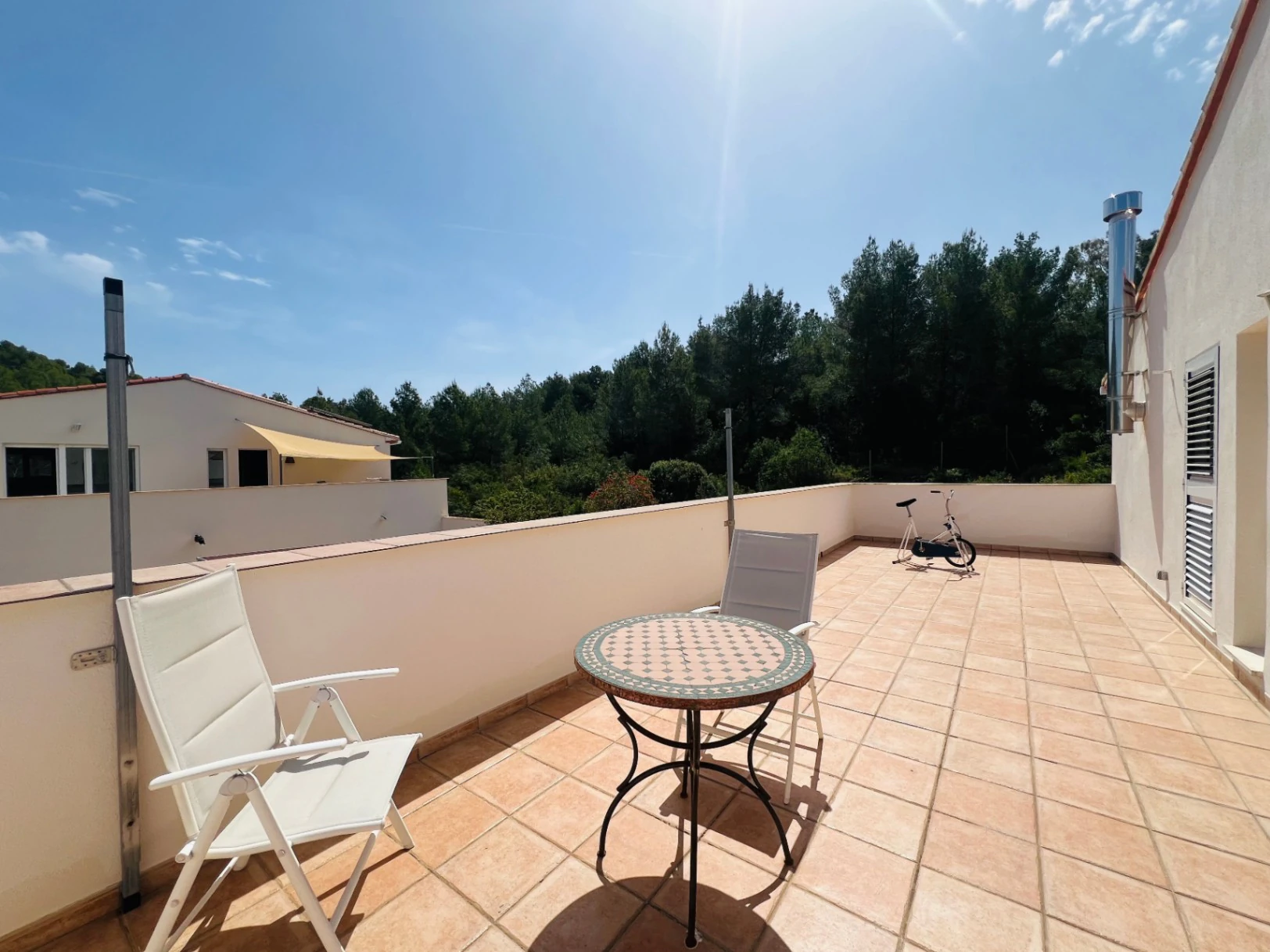 Geräumige Villa auf einzigartigem Grundstück mit Panoramablick, umgeben von einem Naturpark in Jesus Pobre, Denia, Costa Blanca.