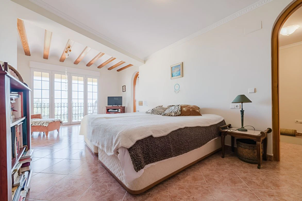 Magnificent Mediterranean-style villa with panoramic sea views and within walking distance of the center of Denia, Costa Blanca.