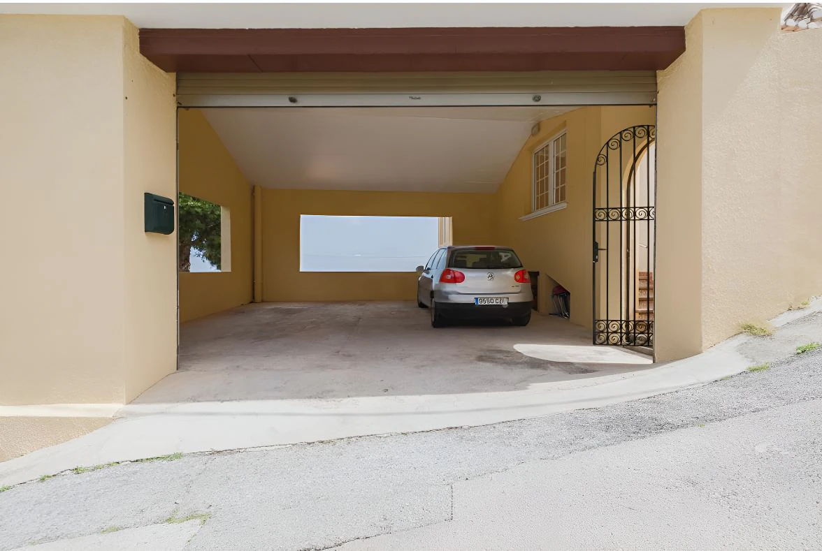 Magnificent Mediterranean-style villa with panoramic sea views and within walking distance of the center of Denia, Costa Blanca.