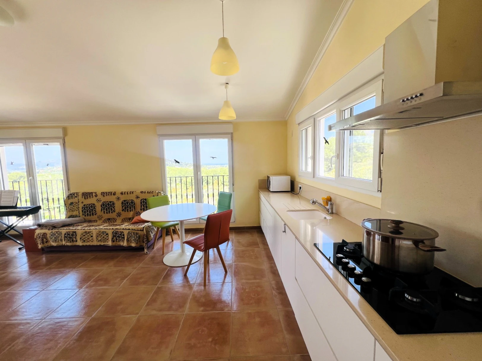 Geräumige Villa auf einzigartigem Grundstück mit Panoramablick, umgeben von einem Naturpark in Jesus Pobre, Denia, Costa Blanca.