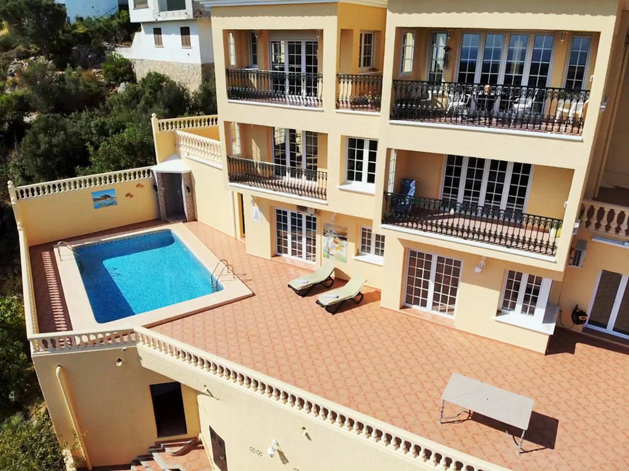 Magnificent Mediterranean-style villa with panoramic sea views and within walking distance of the center of Denia, Costa Blanca.