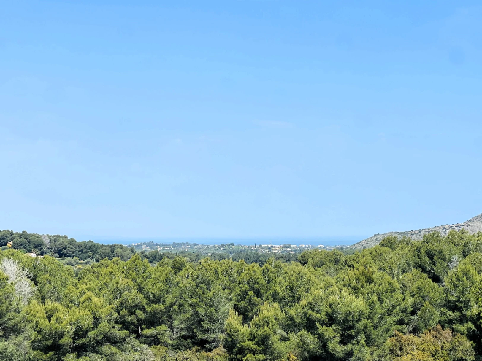 Geräumige Villa auf einzigartigem Grundstück mit Panoramablick, umgeben von einem Naturpark in Jesus Pobre, Denia, Costa Blanca.