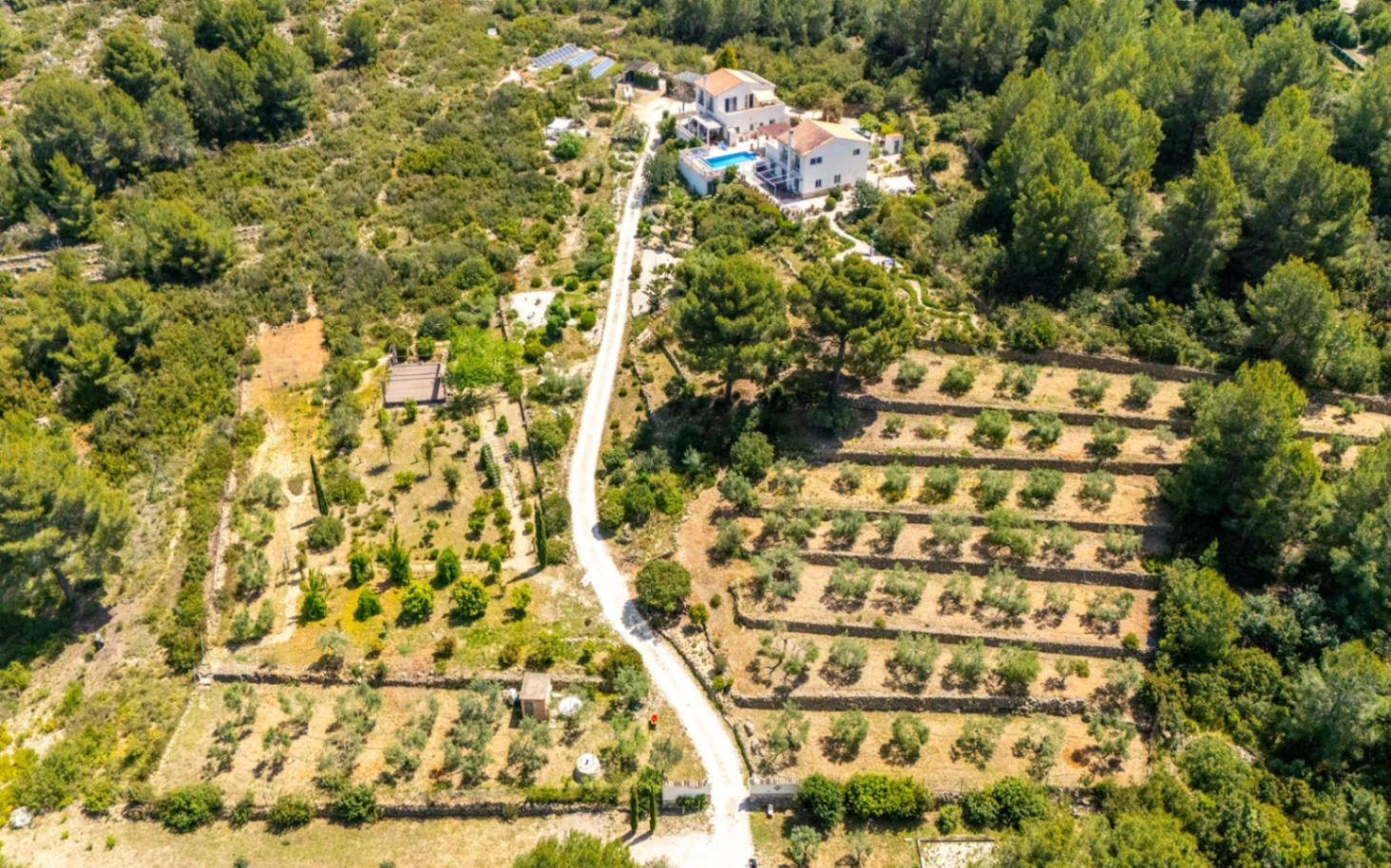 Geräumige Villa auf einzigartigem Grundstück mit Panoramablick, umgeben von einem Naturpark in Jesus Pobre, Denia, Costa Blanca.