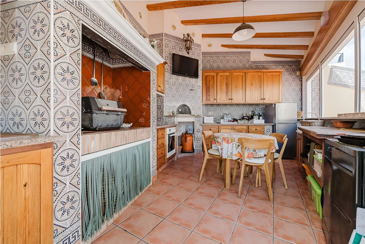 Magnificent Mediterranean-style villa with panoramic sea views and within walking distance of the center of Denia, Costa Blanca.