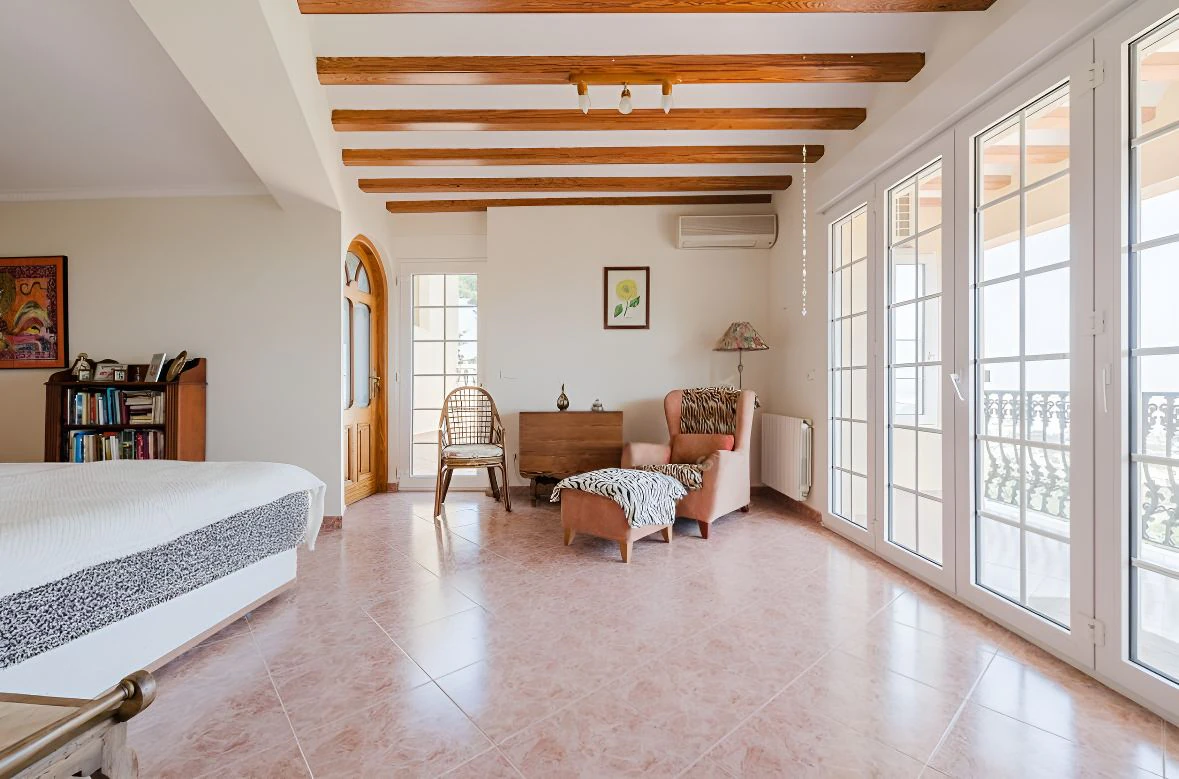 Magnificent Mediterranean-style villa with panoramic sea views and within walking distance of the center of Denia, Costa Blanca.