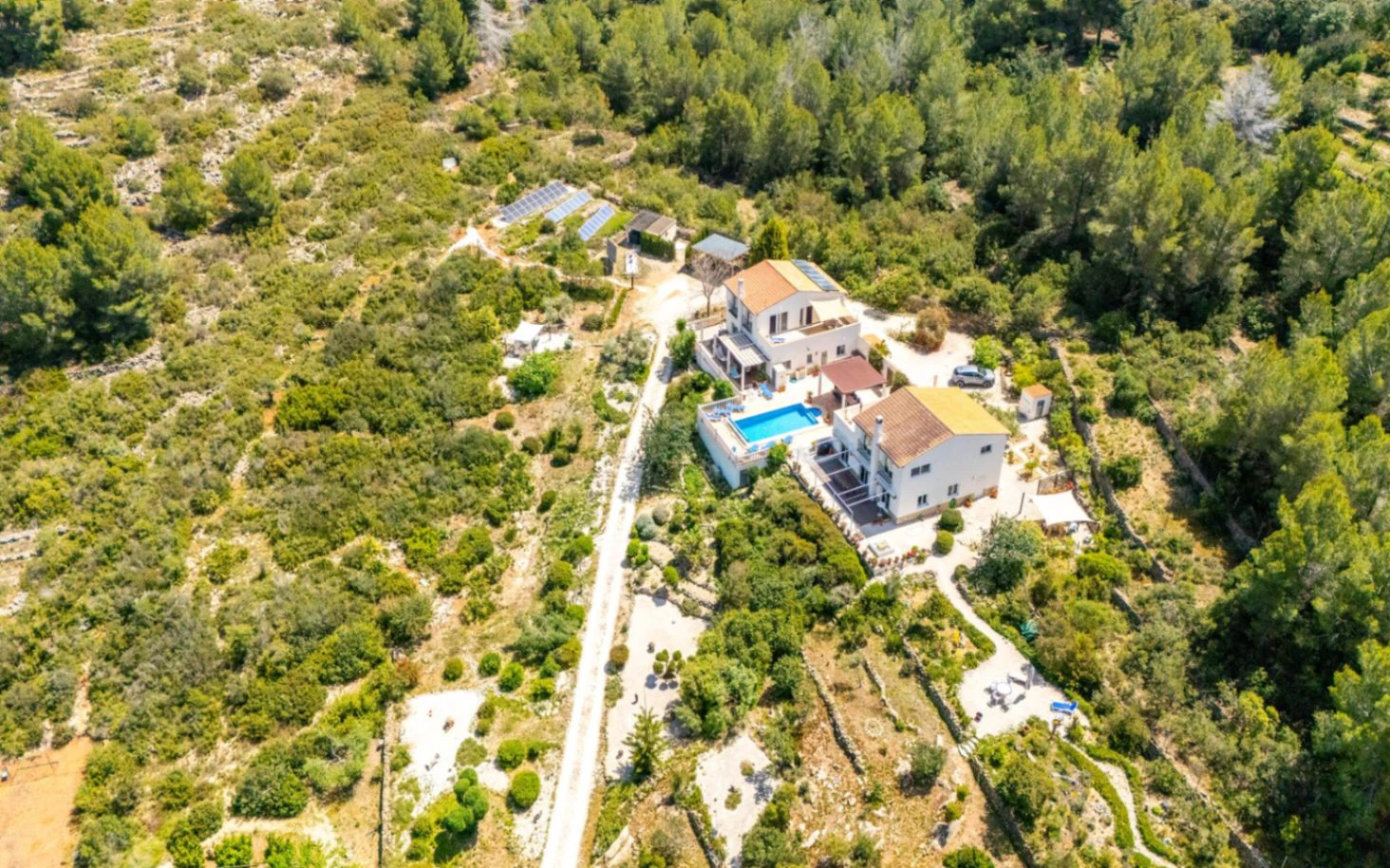Geräumige Villa auf einzigartigem Grundstück mit Panoramablick, umgeben von einem Naturpark in Jesus Pobre, Denia, Costa Blanca.