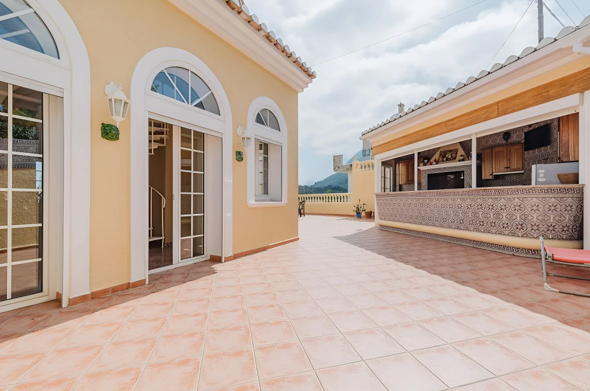 Magnificent Mediterranean-style villa with panoramic sea views and within walking distance of the center of Denia, Costa Blanca.