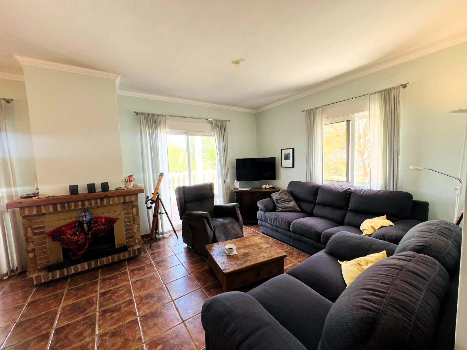 Geräumige Villa auf einzigartigem Grundstück mit Panoramablick, umgeben von einem Naturpark in Jesus Pobre, Denia, Costa Blanca.