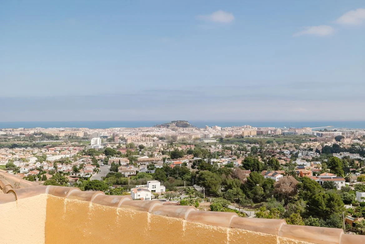 Magnificent Mediterranean-style villa with panoramic sea views and within walking distance of the center of Denia, Costa Blanca.