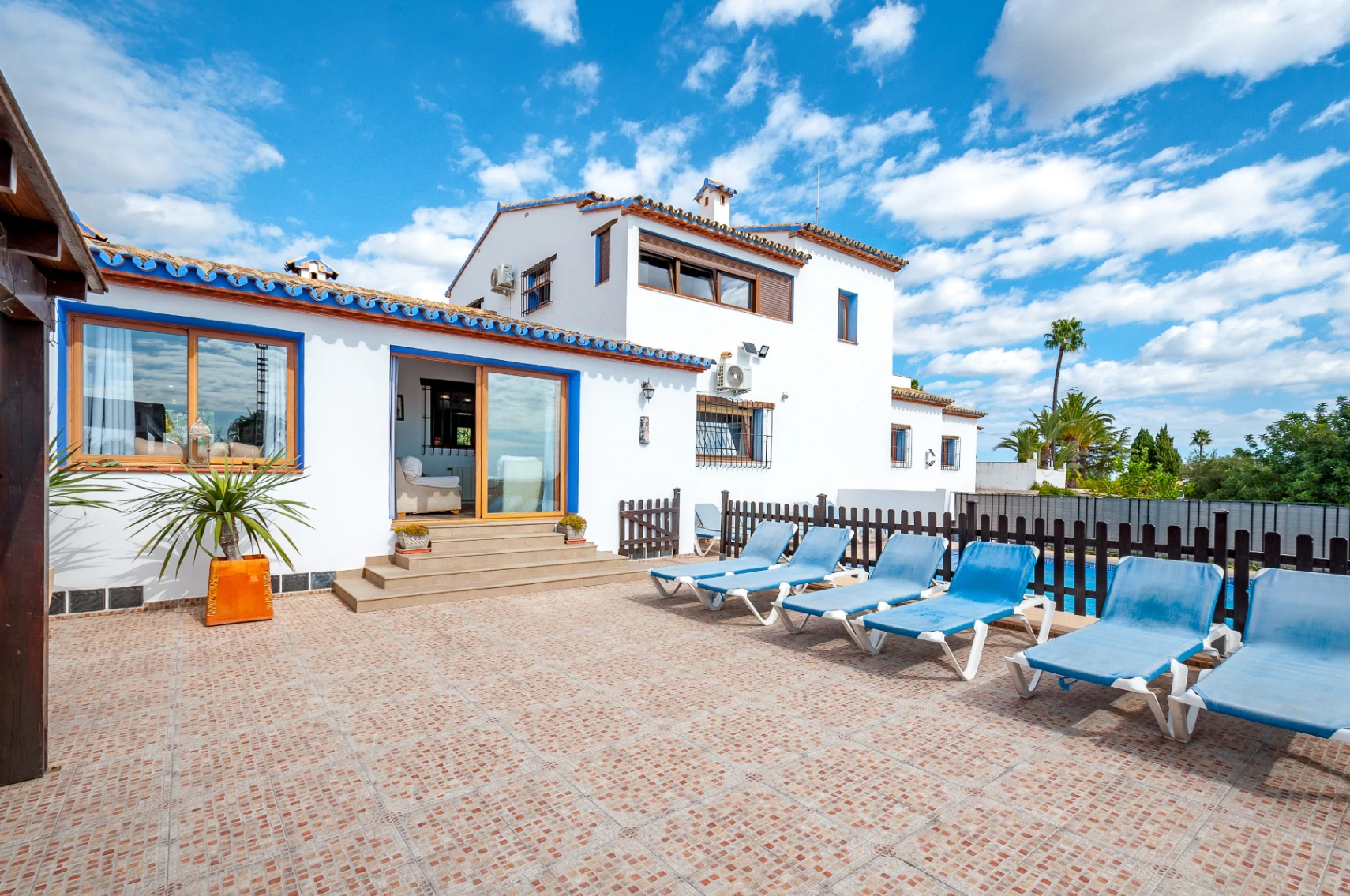 Finca en Benissa en Venta en Amplia Parcela con Piscina y Casa de Huéspedes