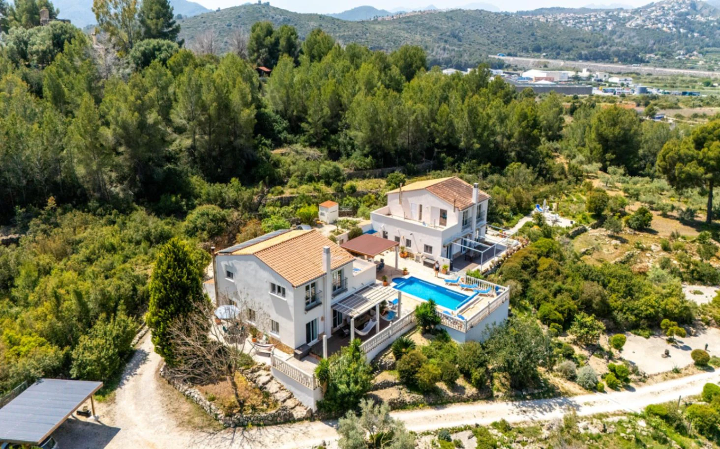 Geräumige Villa auf einzigartigem Grundstück mit Panoramablick, umgeben von einem Naturpark in Jesus Pobre, Denia, Costa Blanca.