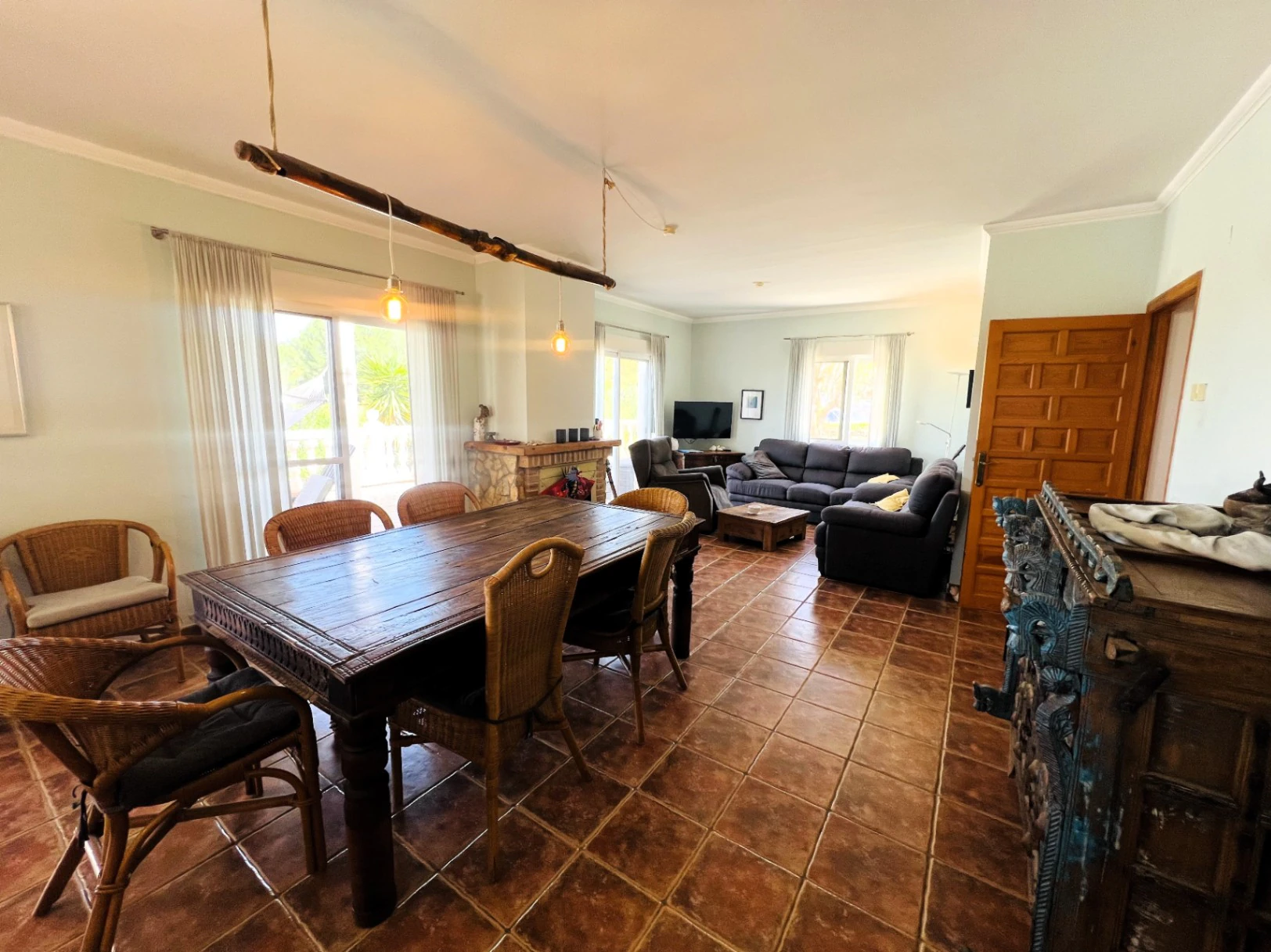 Geräumige Villa auf einzigartigem Grundstück mit Panoramablick, umgeben von einem Naturpark in Jesus Pobre, Denia, Costa Blanca.