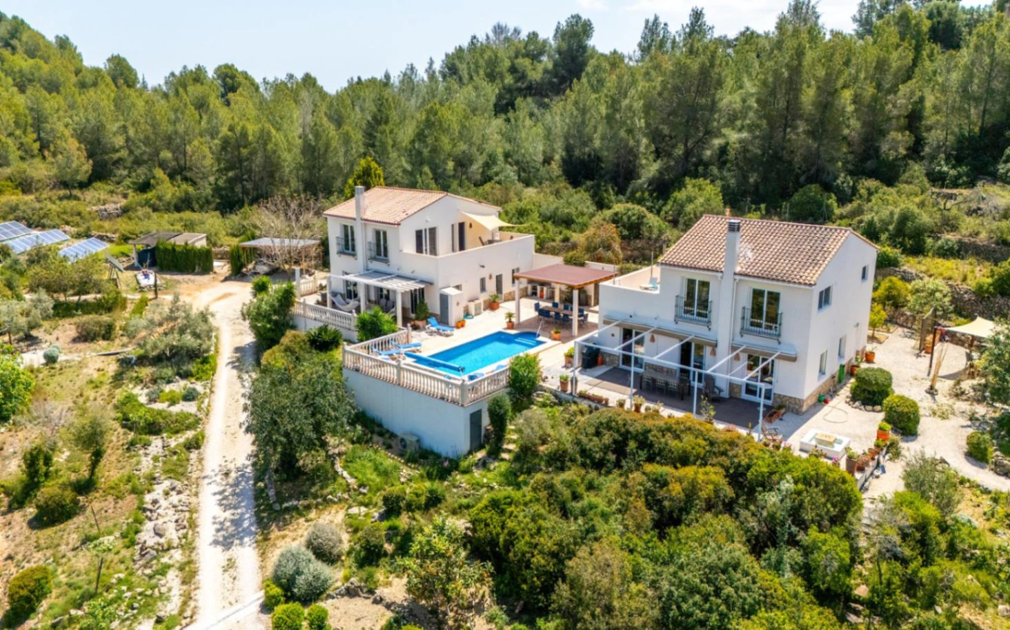Geräumige Villa auf einzigartigem Grundstück mit Panoramablick, umgeben von einem Naturpark in Jesus Pobre, Denia, Costa Blanca.