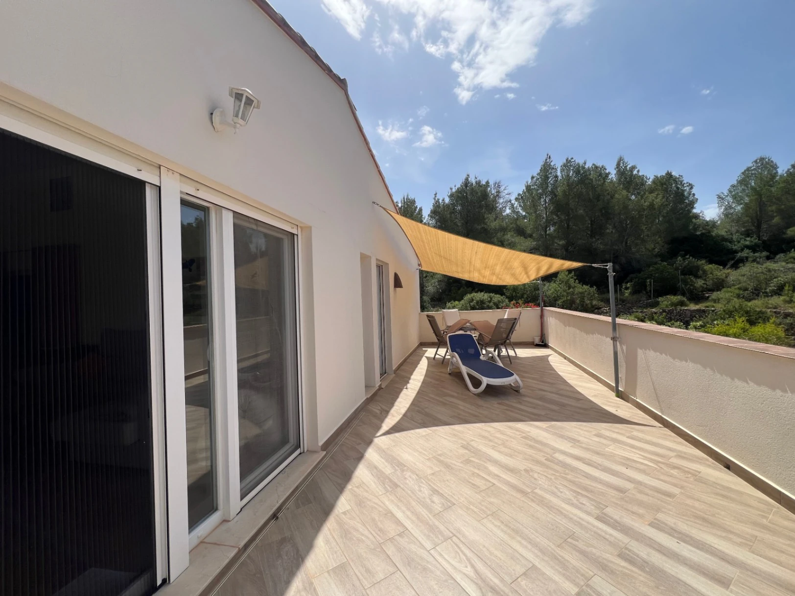 Geräumige Villa auf einzigartigem Grundstück mit Panoramablick, umgeben von einem Naturpark in Jesus Pobre, Denia, Costa Blanca.