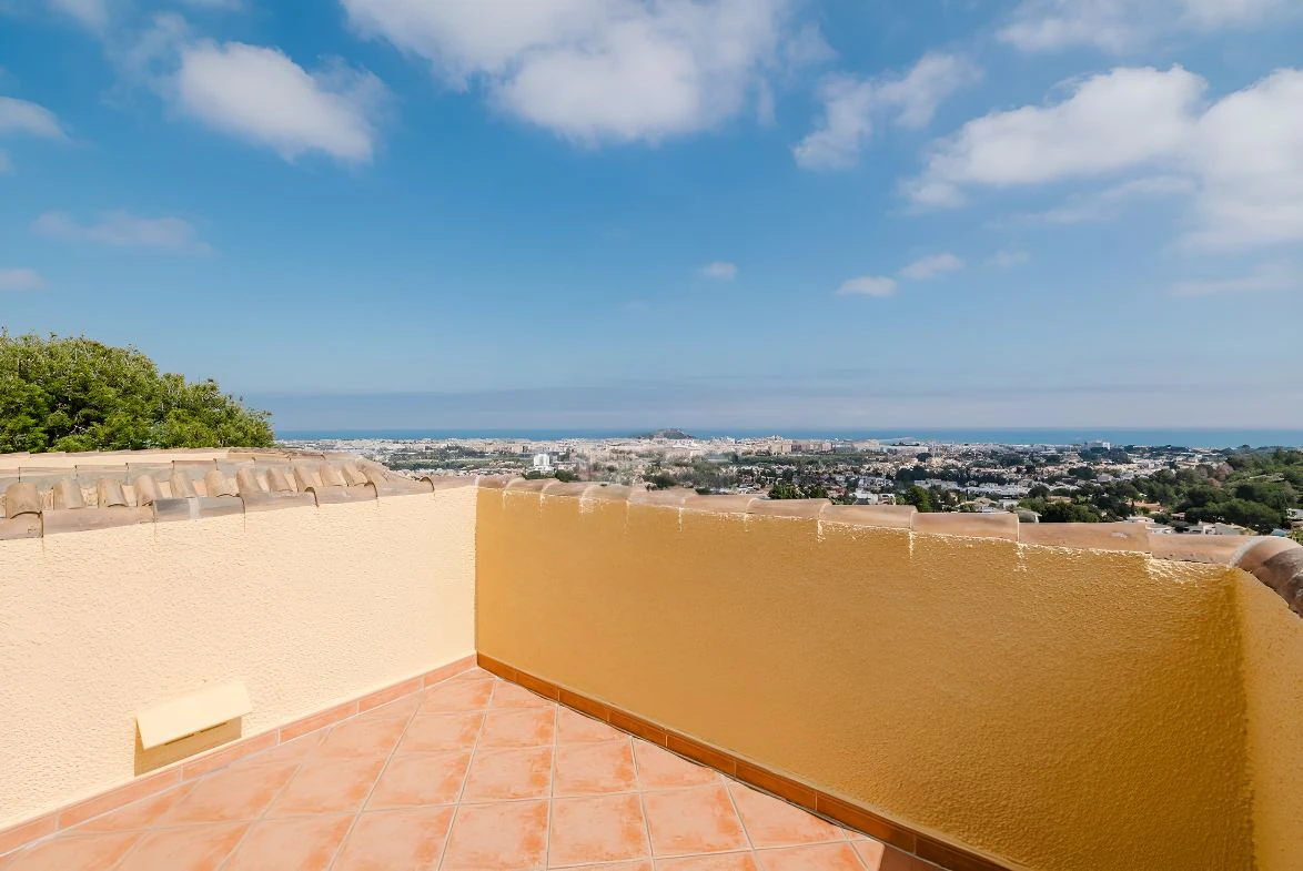 Magnificent Mediterranean-style villa with panoramic sea views and within walking distance of the center of Denia, Costa Blanca.