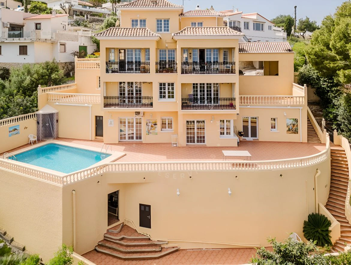 Magnificent Mediterranean-style villa with panoramic sea views and within walking distance of the center of Denia, Costa Blanca.