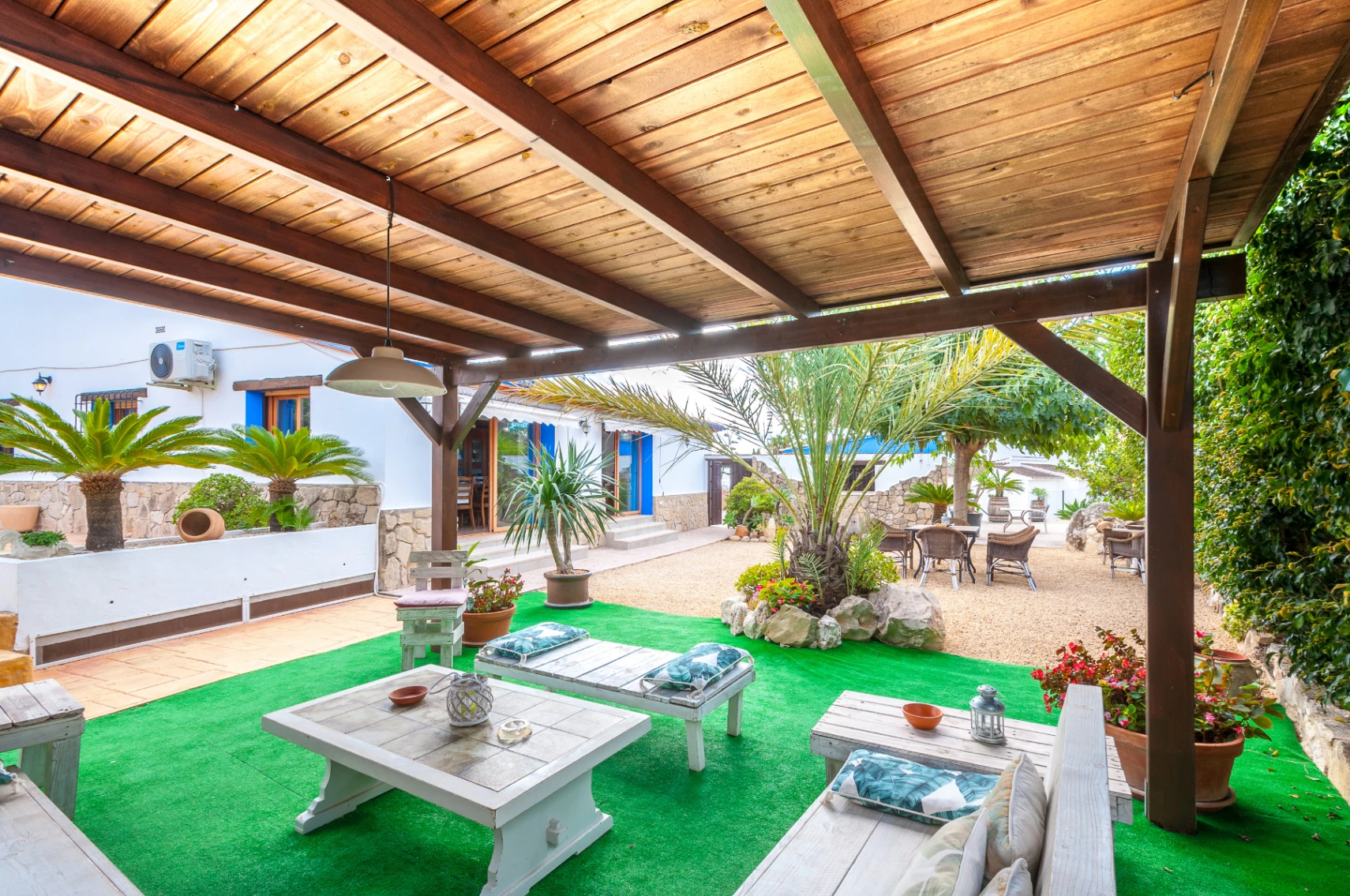 Finca en Benissa en Venta en Amplia Parcela con Piscina y Casa de Huéspedes