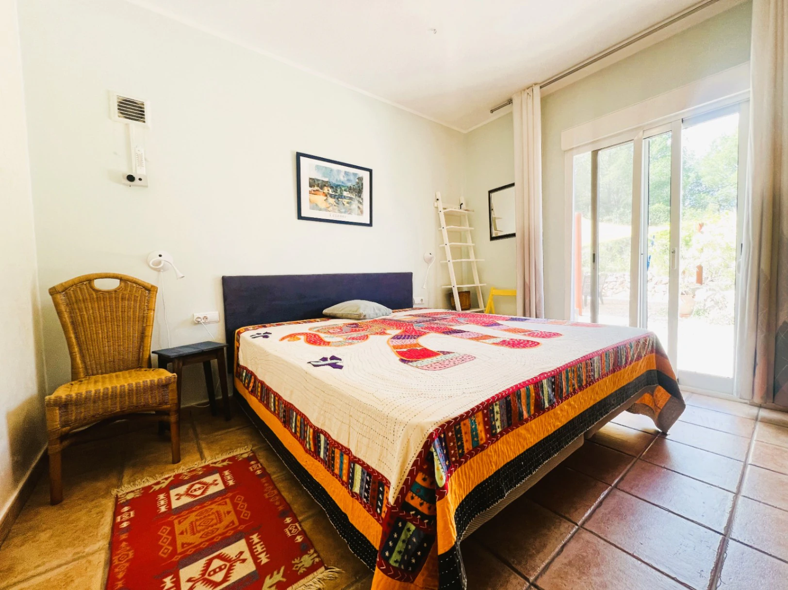 Geräumige Villa auf einzigartigem Grundstück mit Panoramablick, umgeben von einem Naturpark in Jesus Pobre, Denia, Costa Blanca.