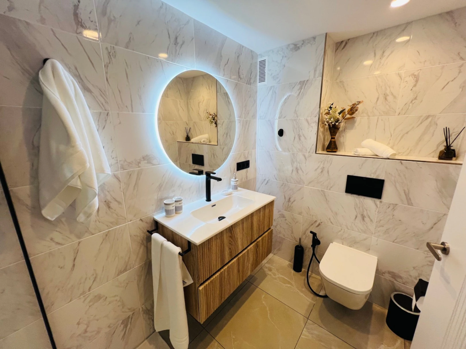 Fully renovated frontline beach apartment for sale in Calpe, Costa Blanca.
