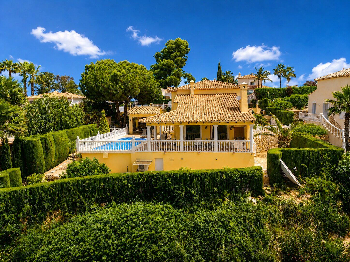 Zuidgerichte villa in uitstekende staat te koop in het Sella Golf Resort, Pedreguer, Costa Blanca.