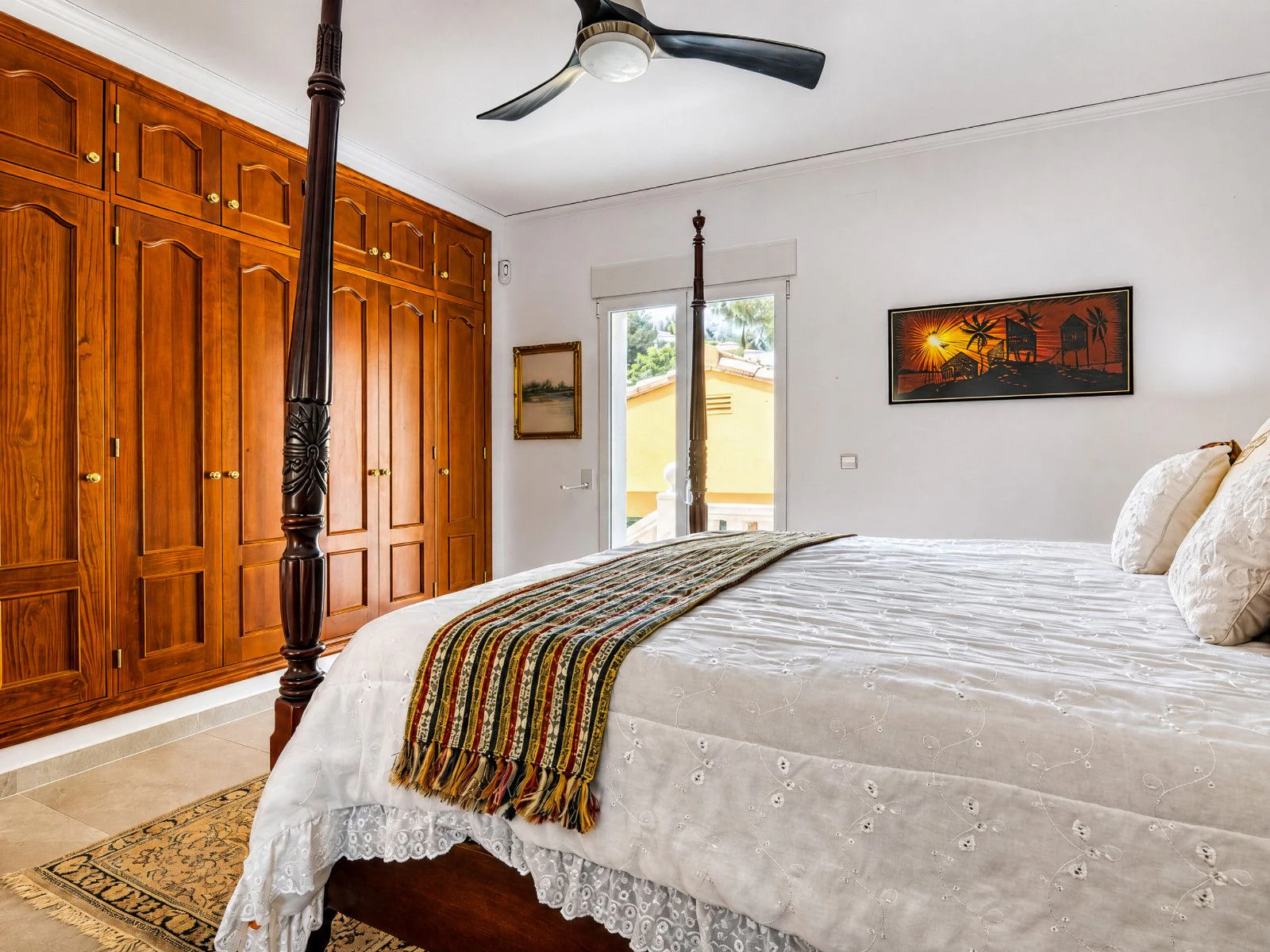 Zuidgerichte villa in uitstekende staat te koop in het Sella Golf Resort, Pedreguer, Costa Blanca.