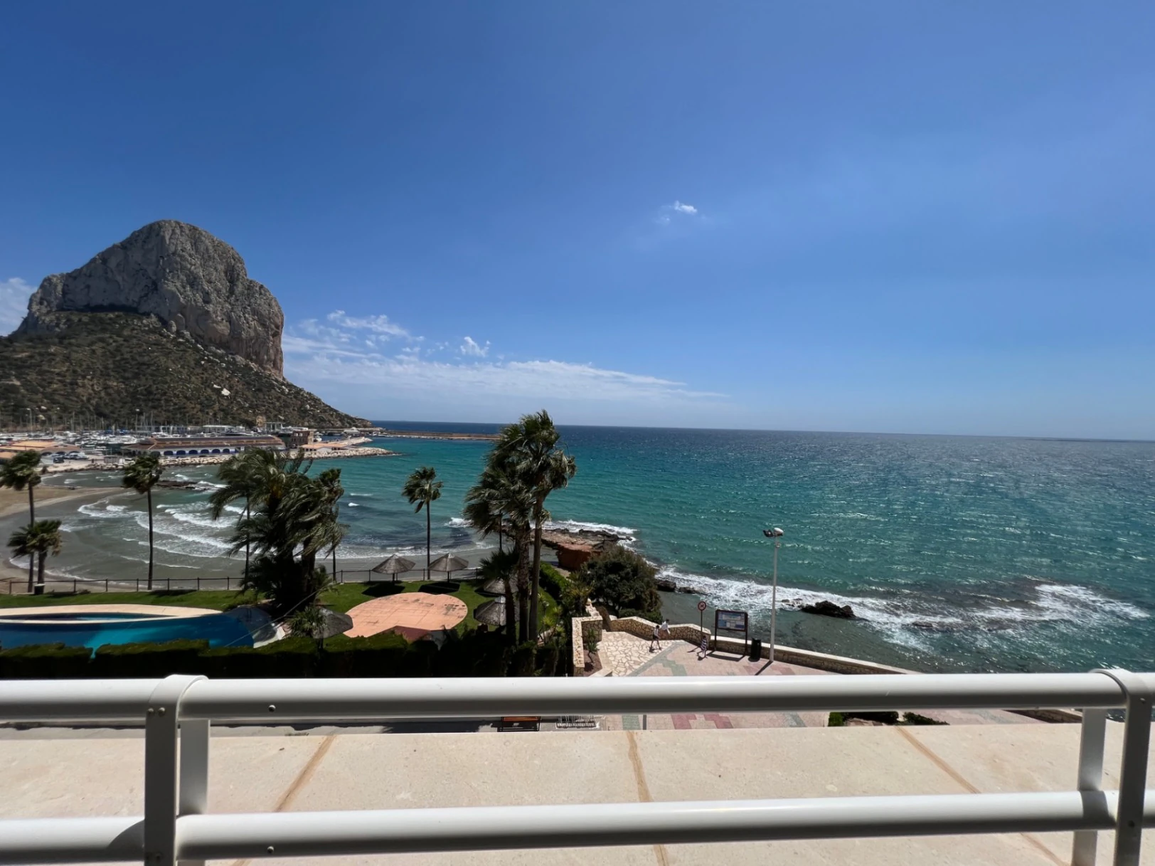 Fully renovated frontline beach apartment for sale in Calpe, Costa Blanca.
