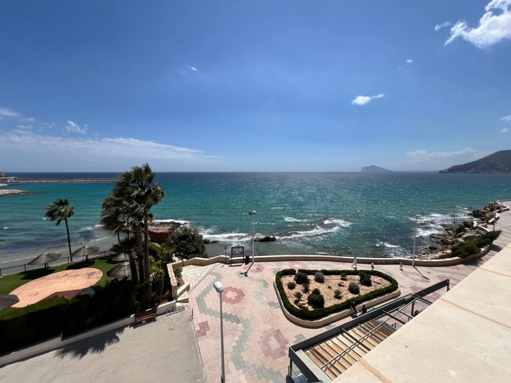 Fully renovated frontline beach apartment for sale in Calpe, Costa Blanca.