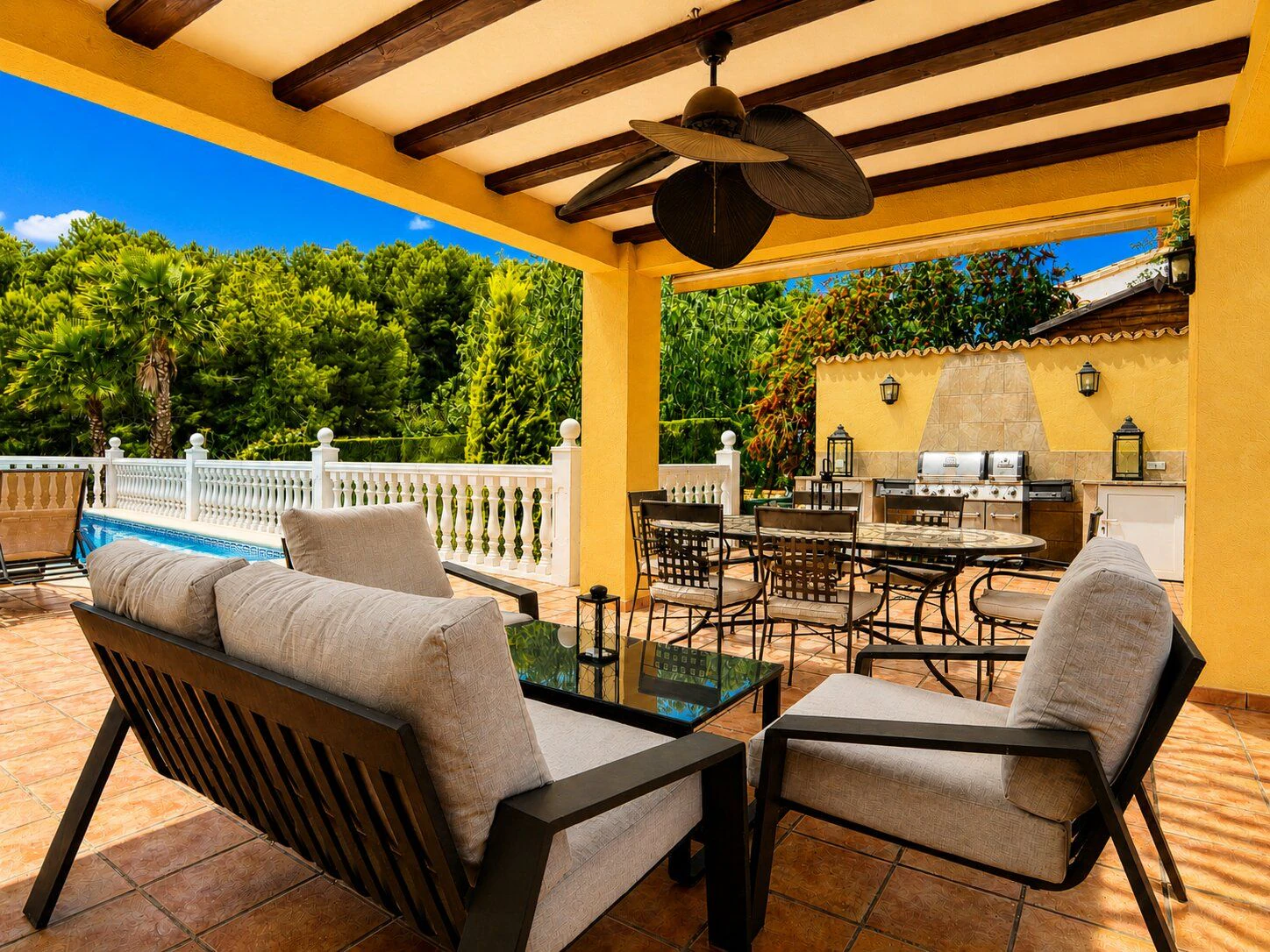 Zuidgerichte villa in uitstekende staat te koop in het Sella Golf Resort, Pedreguer, Costa Blanca.