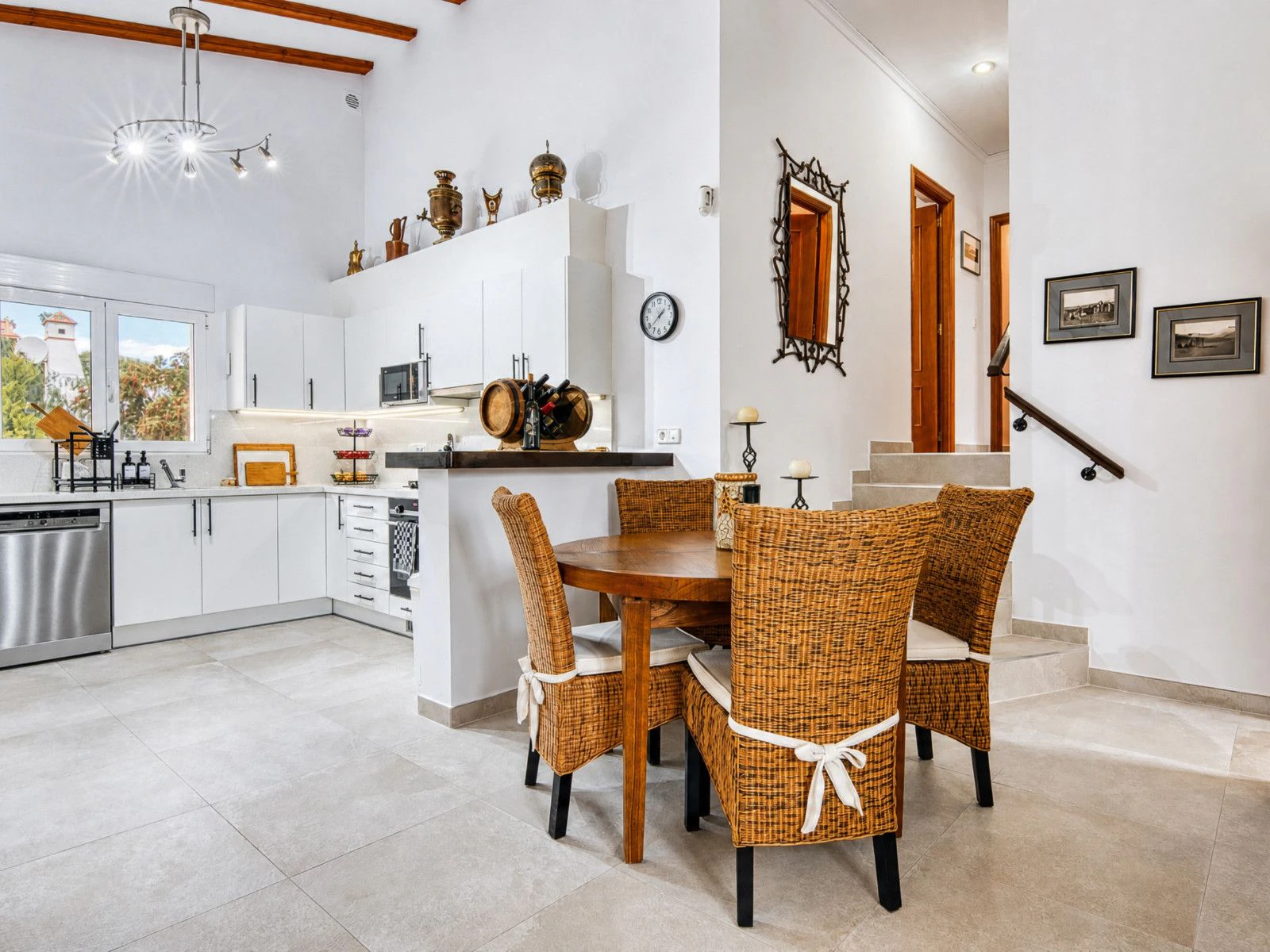 Zuidgerichte villa in uitstekende staat te koop in het Sella Golf Resort, Pedreguer, Costa Blanca.