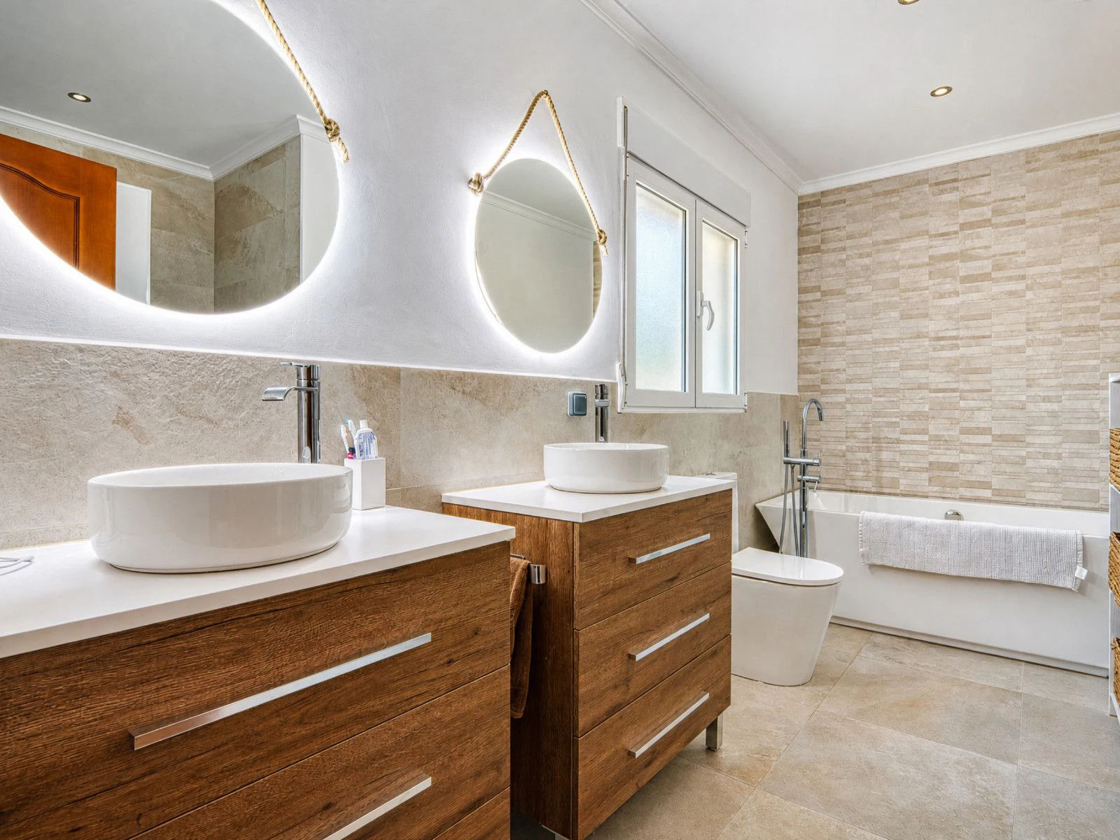 Zuidgerichte villa in uitstekende staat te koop in het Sella Golf Resort, Pedreguer, Costa Blanca.