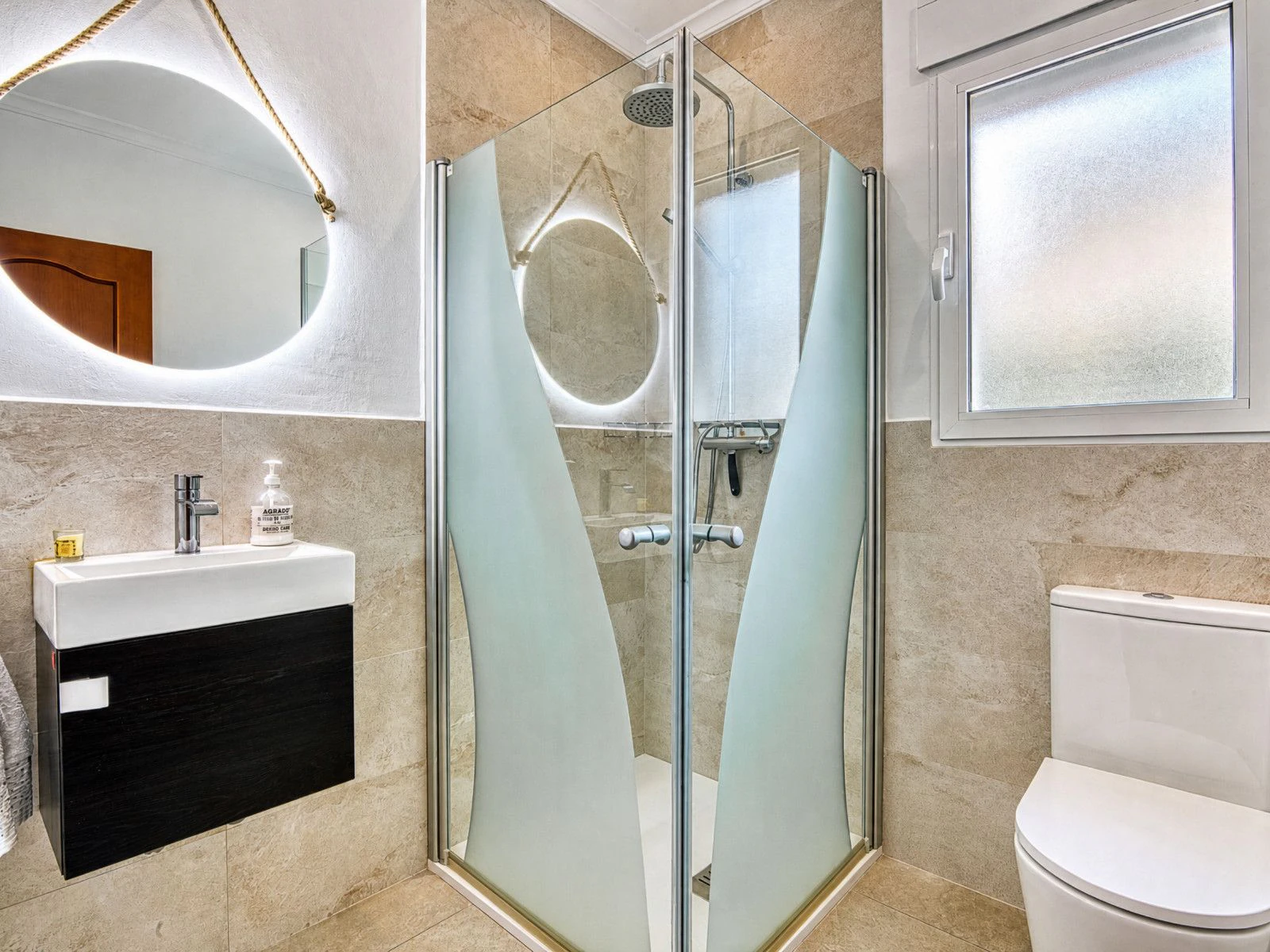 Zuidgerichte villa in uitstekende staat te koop in het Sella Golf Resort, Pedreguer, Costa Blanca.