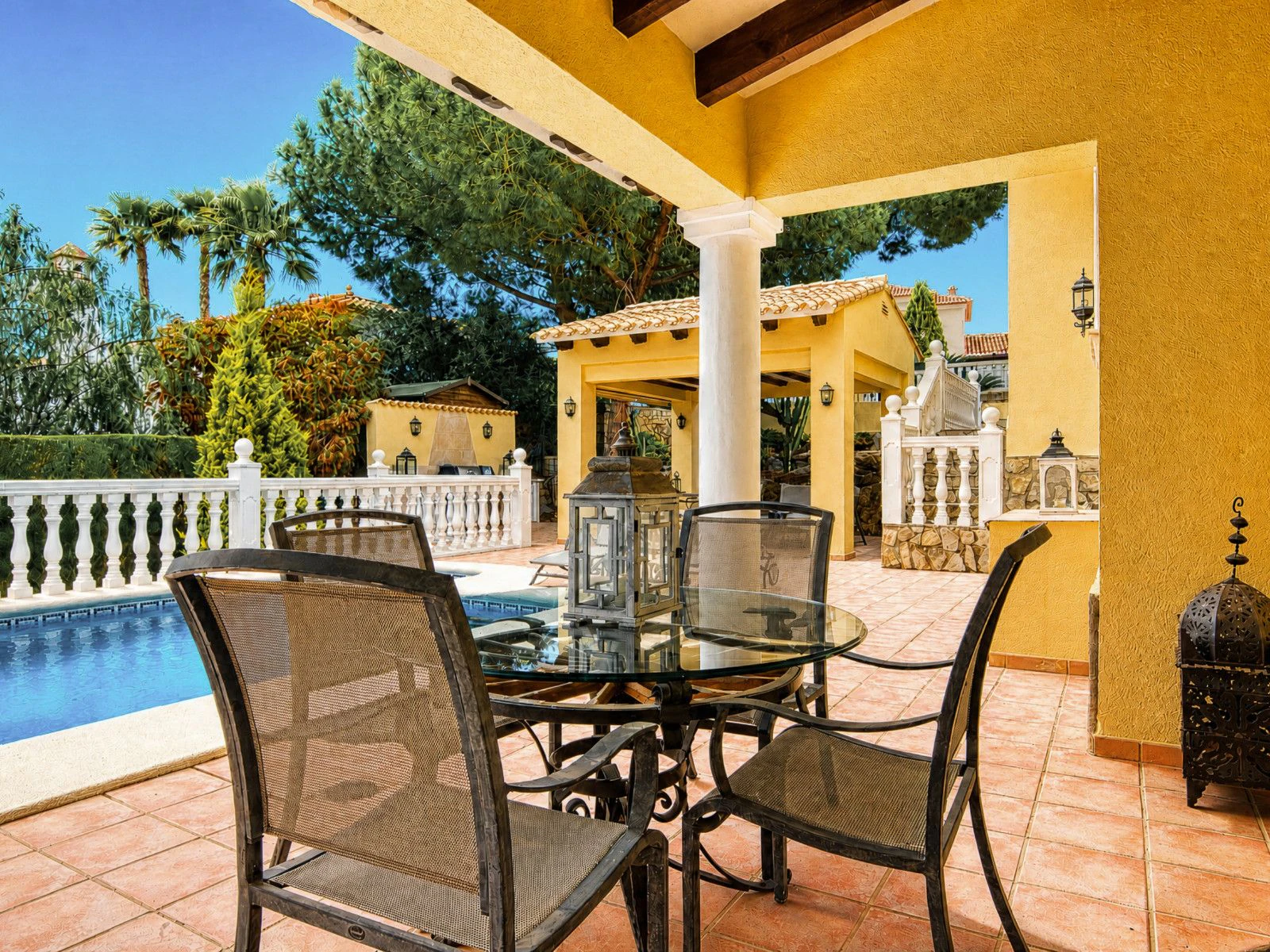 Zuidgerichte villa in uitstekende staat te koop in het Sella Golf Resort, Pedreguer, Costa Blanca.