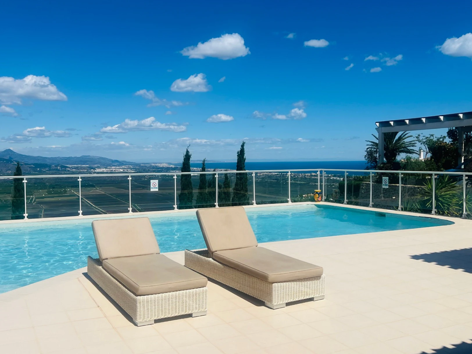 Spacious one-story villa with stunning views of the mountains and the sea in Monte Pego, Denia, Costa Blanca.