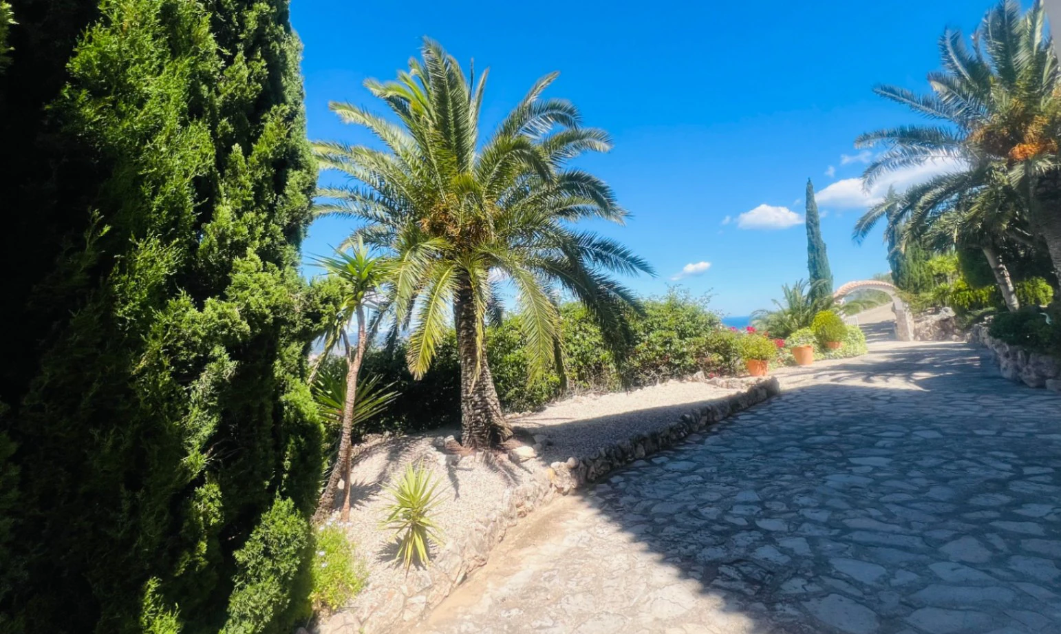Spacious one-story villa with stunning views of the mountains and the sea in Monte Pego, Denia, Costa Blanca.
