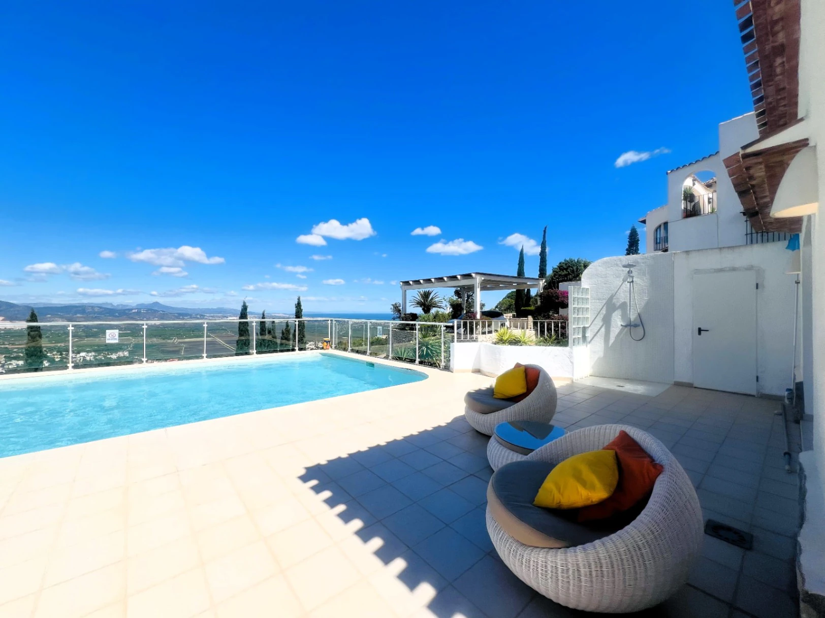 Spacious one-story villa with stunning views of the mountains and the sea in Monte Pego, Denia, Costa Blanca.