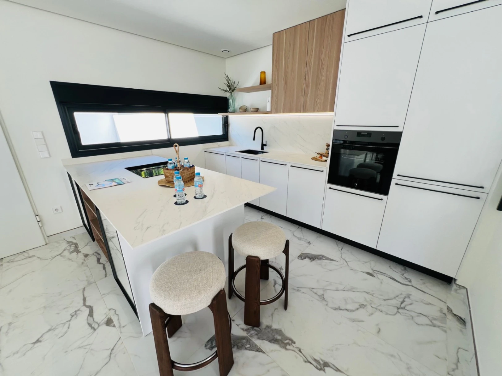 Contemporary villas of recent construction within walking distance of all amenities are for sale in Denia, Costa Blanca.