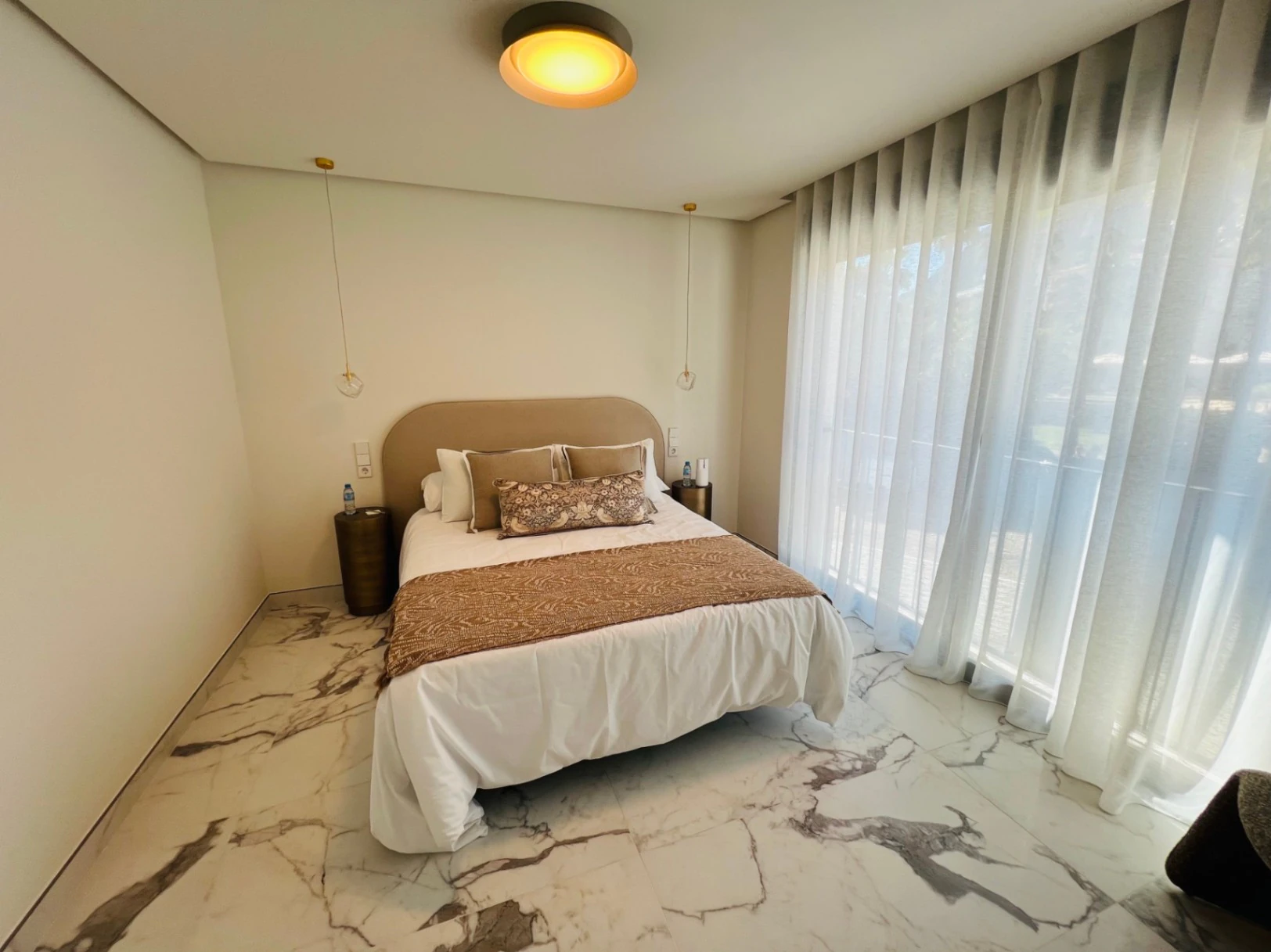 Contemporary villas of recent construction within walking distance of all amenities are for sale in Denia, Costa Blanca.