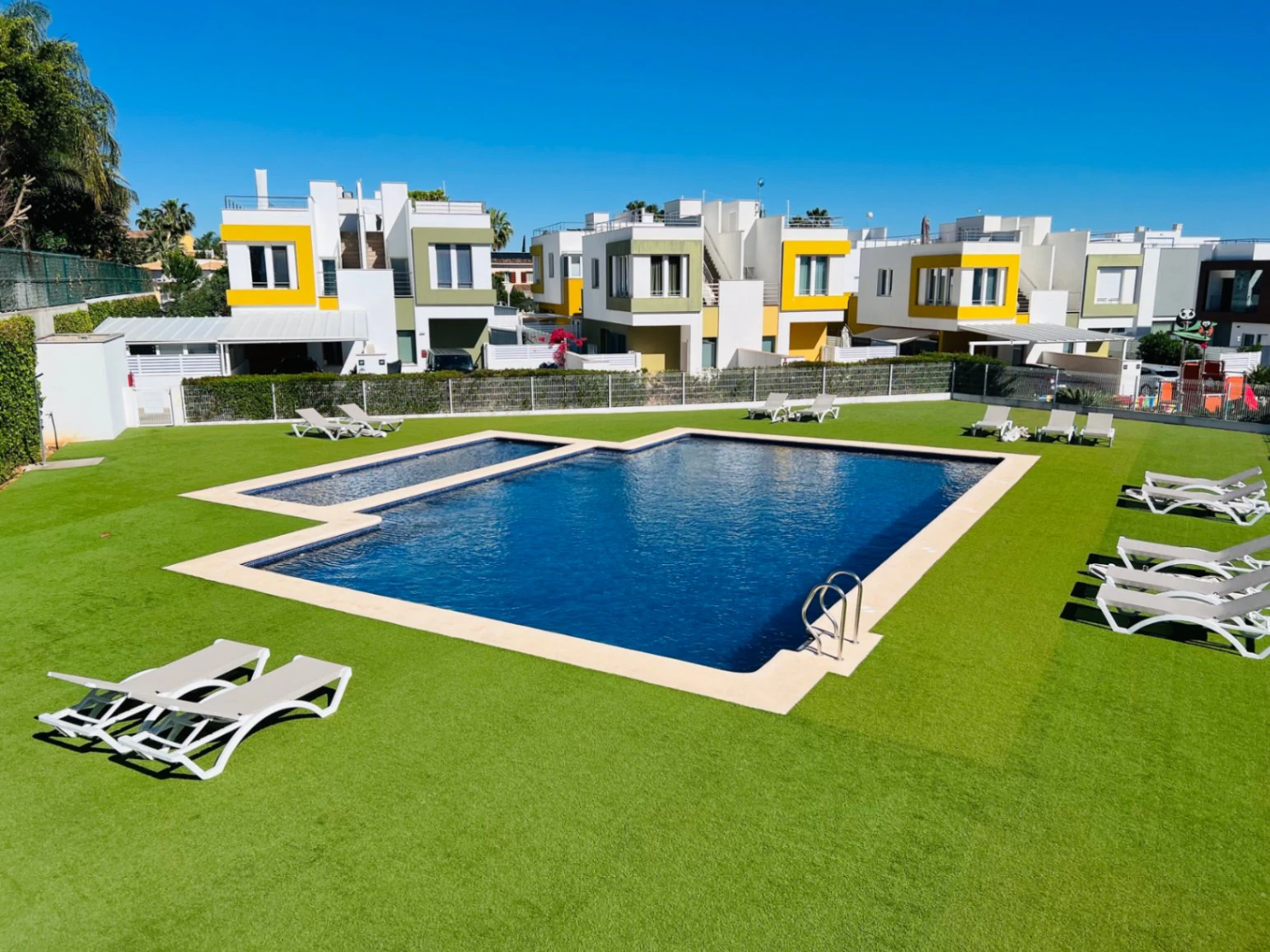 Contemporary villas of recent construction within walking distance of all amenities are for sale in Denia, Costa Blanca.