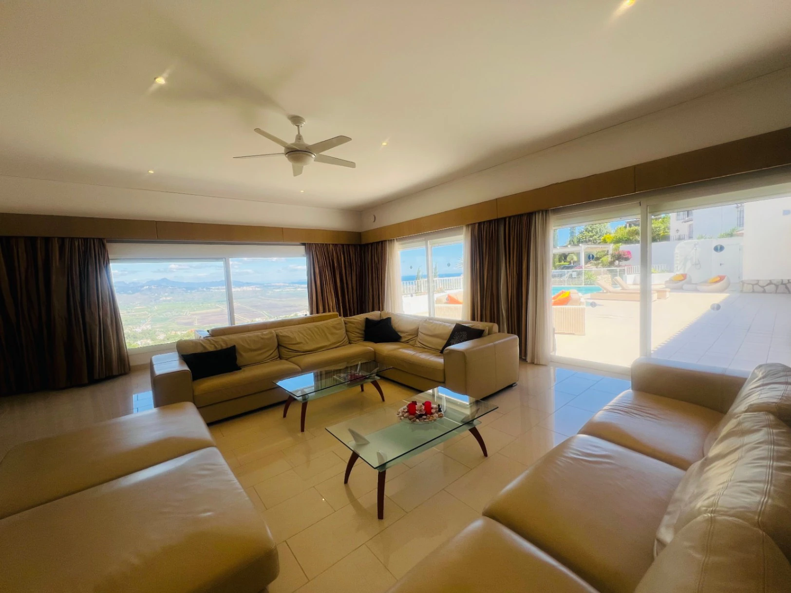 Spacious one-story villa with stunning views of the mountains and the sea in Monte Pego, Denia, Costa Blanca.