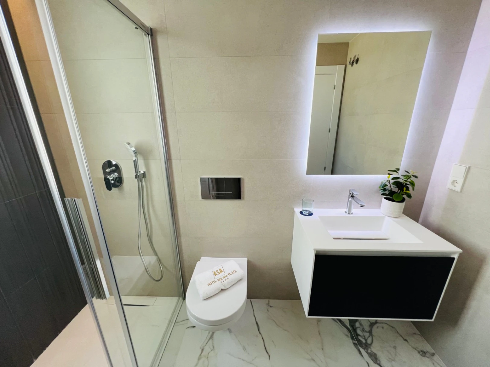 Contemporary villas of recent construction within walking distance of all amenities are for sale in Denia, Costa Blanca.