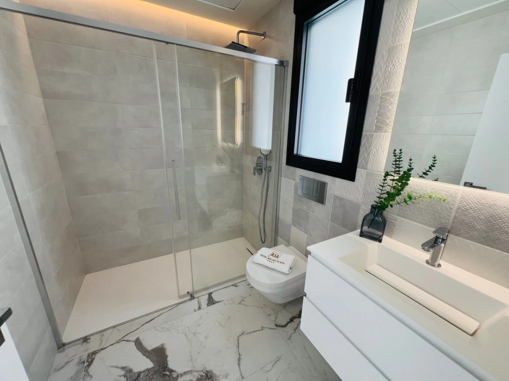 Contemporary villas of recent construction within walking distance of all amenities are for sale in Denia, Costa Blanca.
