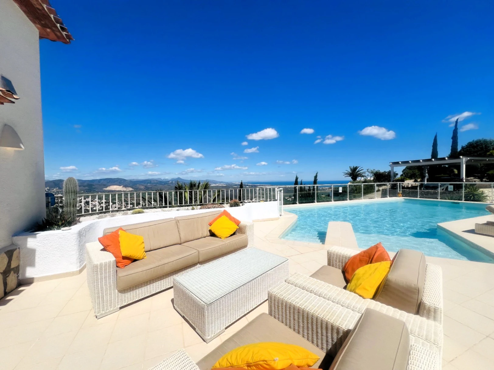 Spacious one-story villa with stunning views of the mountains and the sea in Monte Pego, Denia, Costa Blanca.