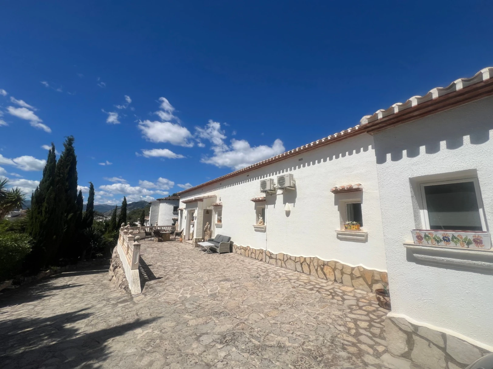 Spacious one-story villa with stunning views of the mountains and the sea in Monte Pego, Denia, Costa Blanca.