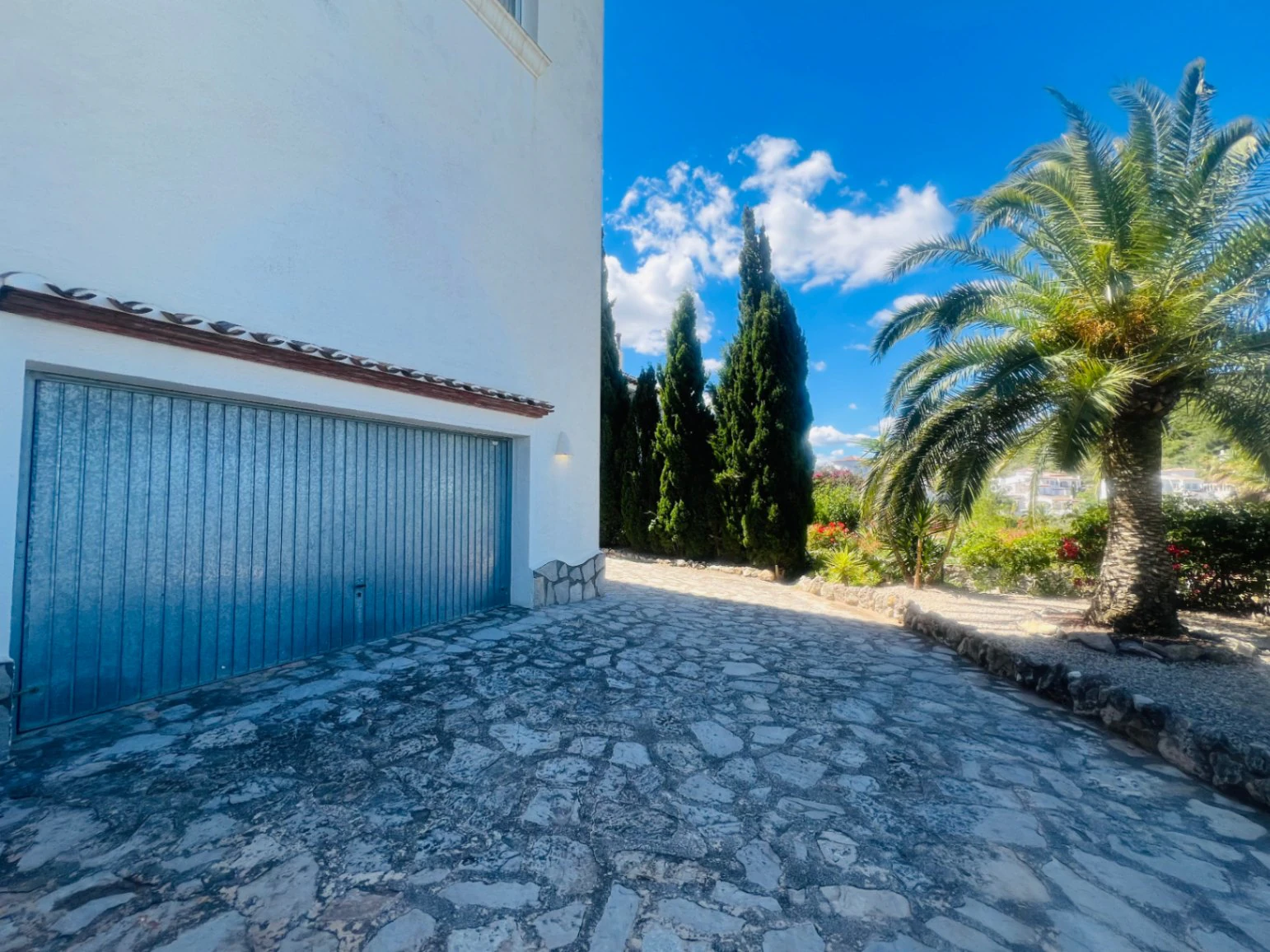 Spacious one-story villa with stunning views of the mountains and the sea in Monte Pego, Denia, Costa Blanca.
