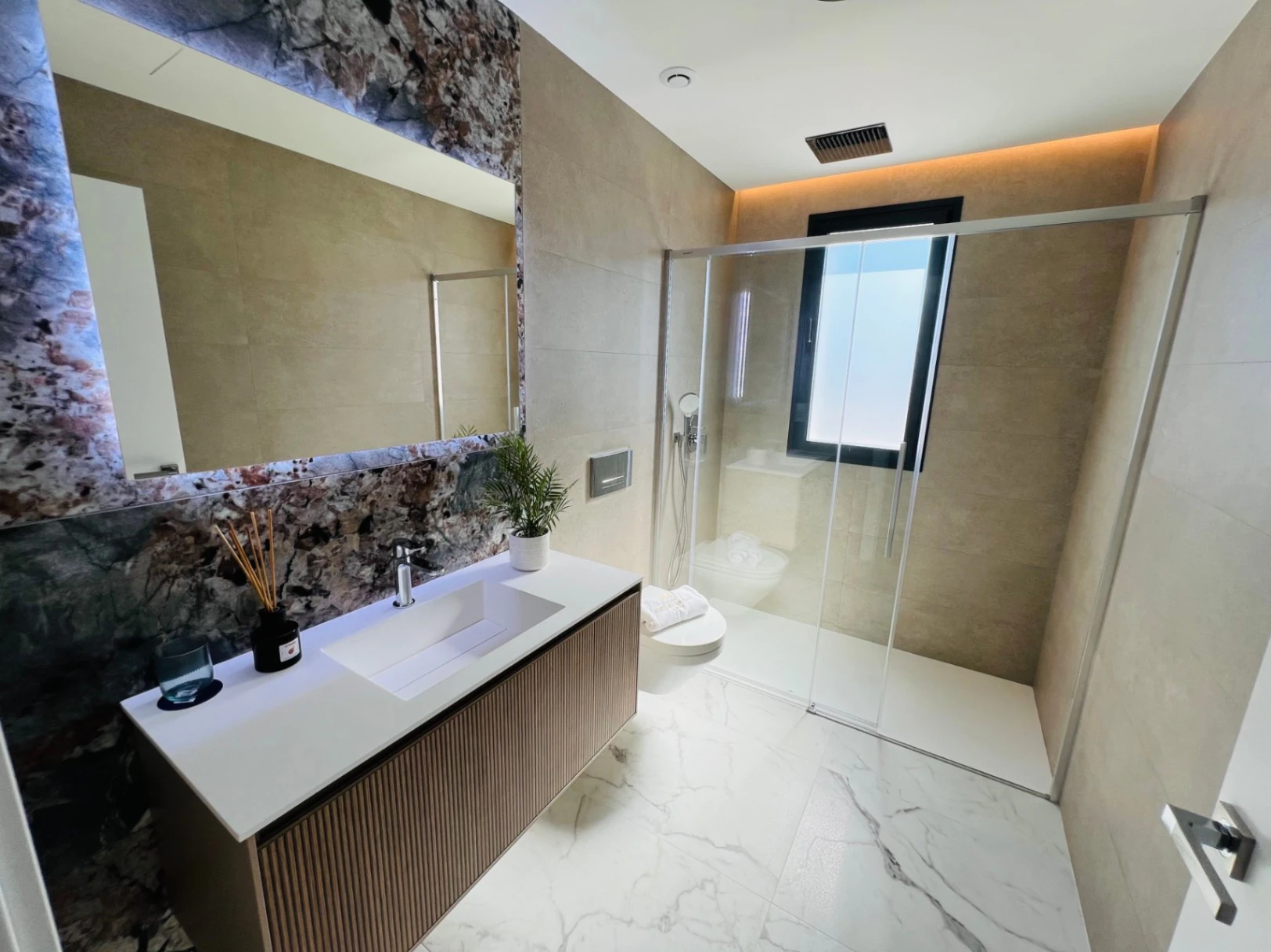 Contemporary villas of recent construction within walking distance of all amenities are for sale in Denia, Costa Blanca.