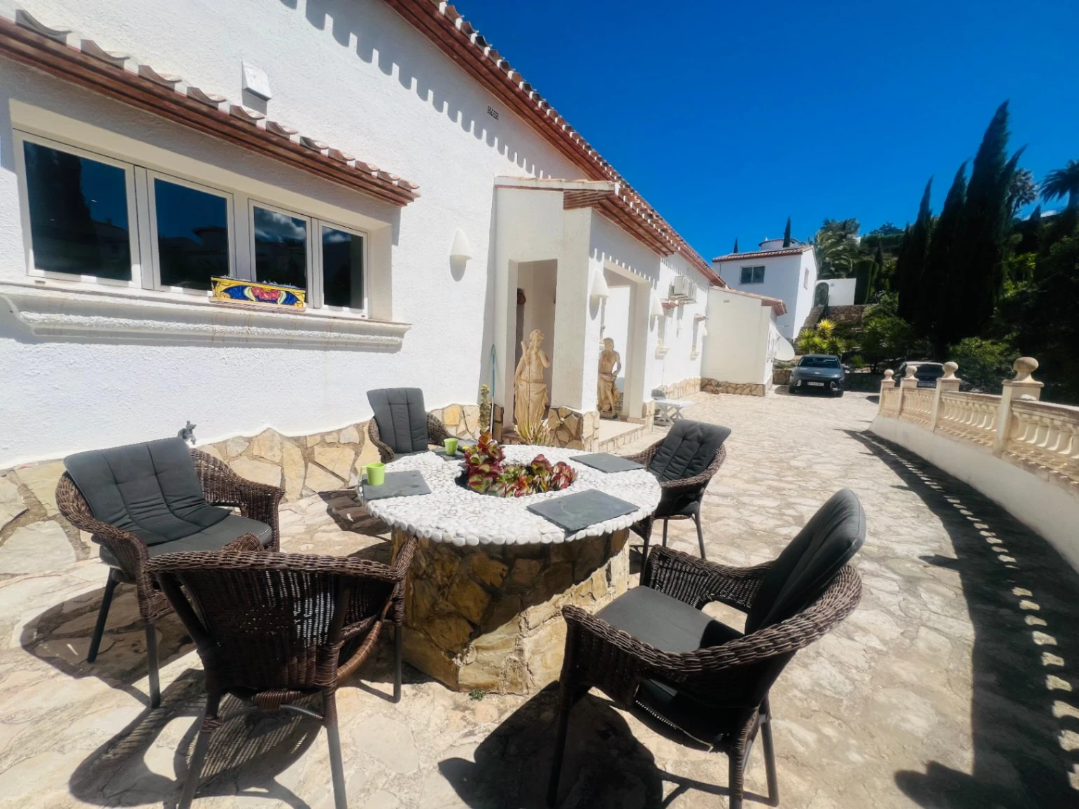 Spacious one-story villa with stunning views of the mountains and the sea in Monte Pego, Denia, Costa Blanca.