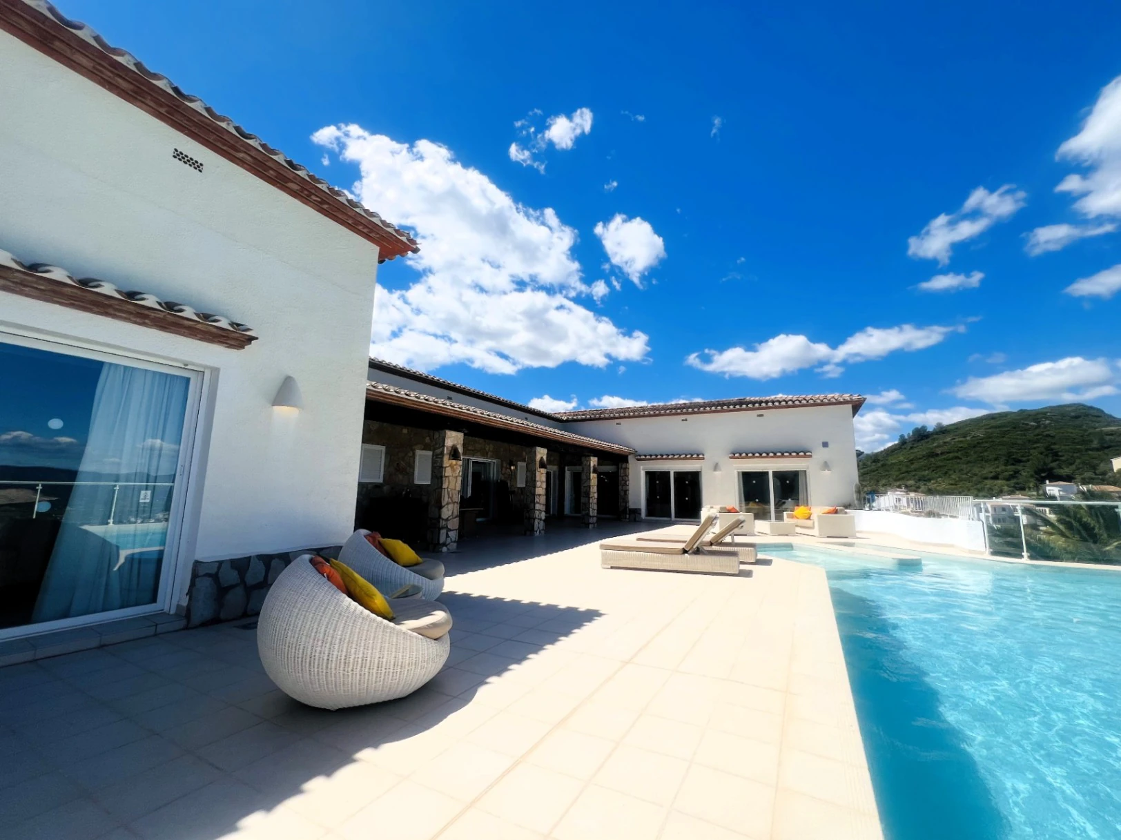 Spacious one-story villa with stunning views of the mountains and the sea in Monte Pego, Denia, Costa Blanca.