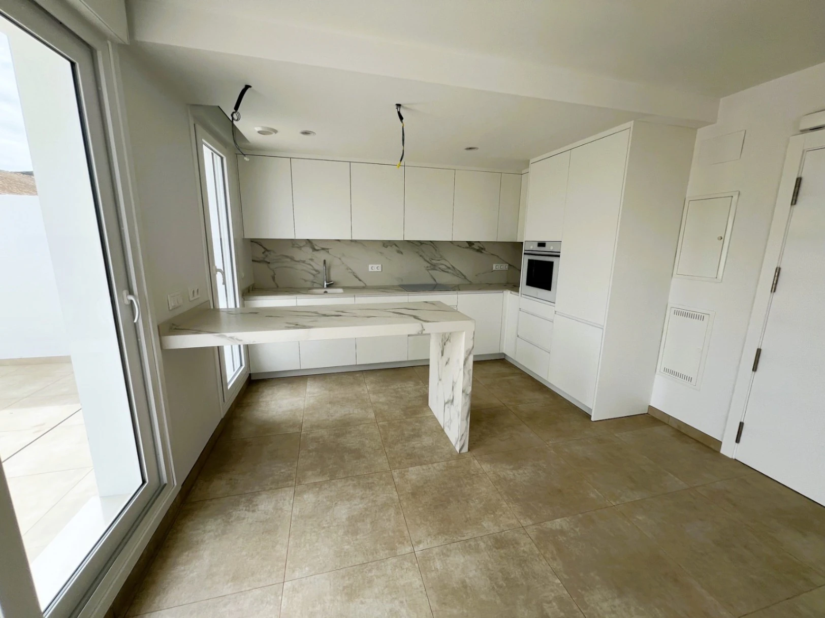 Fantastic unfurnished penthouse of recent construction for long-term rent in La Xara, Denia, Costa Blanca.