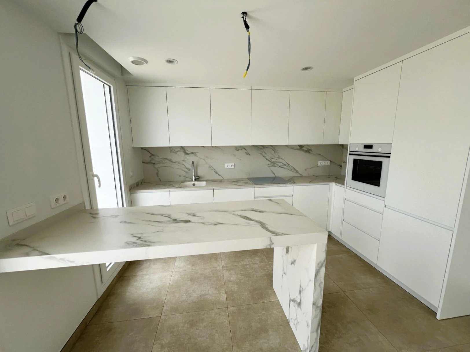 Fantastic unfurnished penthouse of recent construction for long-term rent in La Xara, Denia, Costa Blanca.