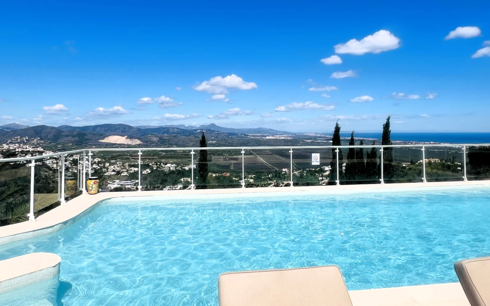 Spacious one-story villa with stunning views of the mountains and the sea in Monte Pego, Denia, Costa Blanca.